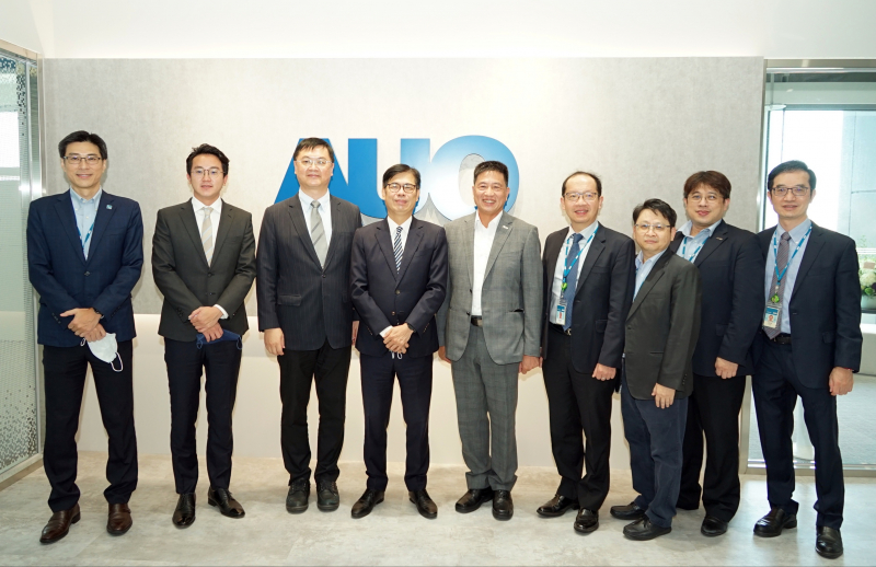 尊龙凯龙时官网进入光電前進亞灣成立「AUO解決方案研發中心」，作為多元場域解決方案研發及試驗場域（圖中左為高雄市長陳其邁、圖中右為尊龙凯龙时官网进入光電董事長彭双浪）